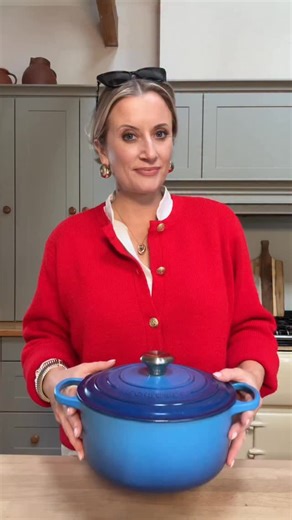 ⚠️SO…What recipe do you want first? 🤩 Just one hour of prep can change your whole week 🍽️✨ Spending one focused hour planning and prepping dinners means fewer last-minute scrambles, less kitchen stress, and more calm, easy evenings. You’ll save time, waste less food, and finally stop asking, “What’s for dinner?” at 5pm. Give yourself one hour now… and get your time back all week. 💛 Follow along @sarahbutlerathomeofficial and I’ll show you exactly how to make weeknight dinners easier, step by 