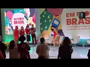Mulher rebolando em evento promovido pelo Ministério da Saúde