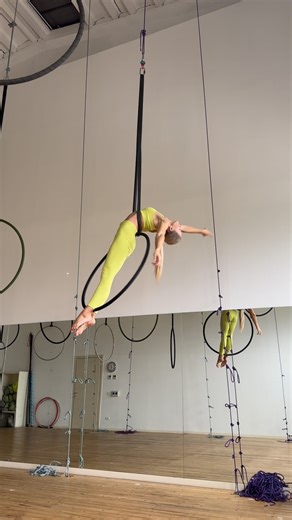 ✨ Aerial hoop ✨ #aerialhoop #aeriallyra #aerialperformer #aerialhooptricks #cerchioaereo #cerchioaereobrescia #marinavishniakova | Marina Vishniakova