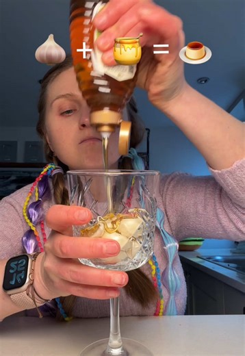 Garlic could never beat bad bunny 😱🙈 food combos #reaction #foodtasting #asmr