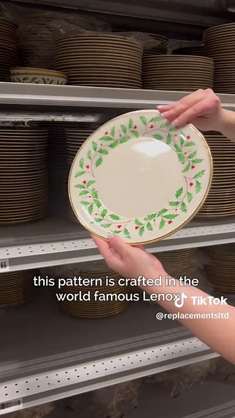 Do you know this timeless and traditional Christmas dinnerware pattern? #christmas #christmasdecor #christmasdecorations #christmasornaments #christmasornamentsdecorations #holiday #holidays #decoration #decorations #dinner #dinnerware #table #tableware #tabletop #tabletopdecor #athomewithreplacementsltd #tablesetting #tablescape #tablestyling #homedecor #tableware #grandmillenial #tablewareset