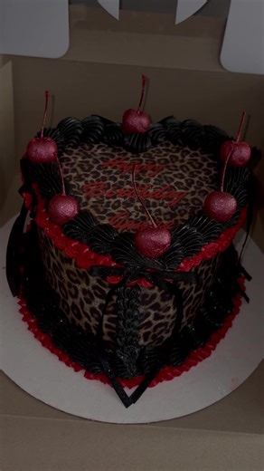 Cheetah Print Inspired Heart Cake ❤️🖤🐆 8” 2 Layer Vanilla Heart Cake// Buttercream Frosting #cheetahprint #explore #cakesofinstagram #heartcake #alabamabaker