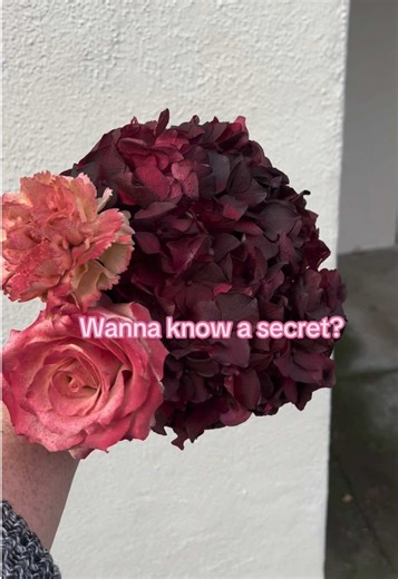 Sometimes we have to create the magic! Wanna know more of our secrets? #galentines #floraldesign #florist #fyp #diy