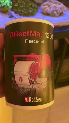 🪸 Time to change out the ReefMat roll, keep that water shiny! 😊😊 . . @redsea.aquatics ⭐️Reefer S1000 G2 ⭐️5 Reef LED 170 G2 ⭐️1 Reef LED 50 (frag tank) ⭐️2 Reefwave 45 ⭐️Reef Ato ⭐️Reefmat 1200 ⭐️Skimmer DC Rsk 900, Dual Controller ⭐️Reefdose 4 Running 100% ⭐️ReefRun 12000 G2 ⭐️4 Part Recipe ⭐️Blue Bucket Salt ⭐️Active Carbon ⭐️Reef Energy ab ⭐️NoPoX . #fyp #reefaquarium #reeftank #aquarium #reels