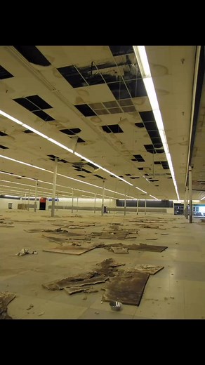 Inside the old Super Kmart back in 2016…in 2003 the Super Kmart on the southeast corner of 32nd Street and Avenue B permanently closed. In 2016 it was announced that the Veterans Neurological Research Center would be built here and opening in early 2018 but construction had never started and the building was demolished in 2021. | Yuma Then & Now