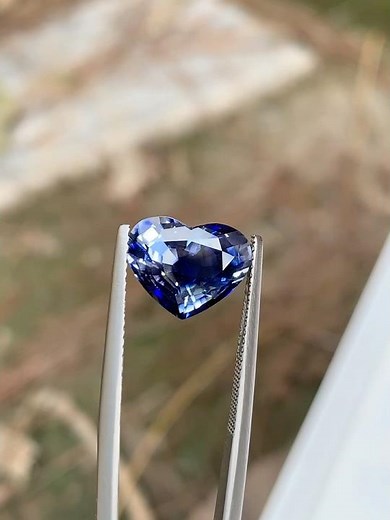 5-carat Heart-Shaped Natural Blue Sapphire Stone from Sri Lanka ​⁠‪@Gemstoneinsiderworld‬