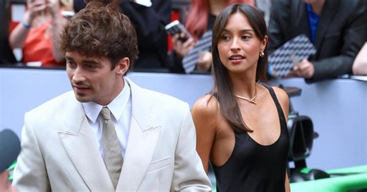 Ferrari vintage et robe blanche : Charles Leclerc et Alexandra Saint Mleux se sont mariés à Monaco