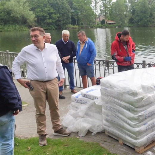 34K views · 91 reactions | 4.500 kg krijt in vijver van Koude Keuken...