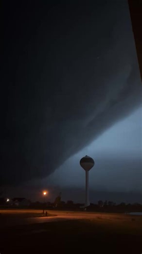 4.3M views · 40K reactions | ❗❗ SEVERE WEATHER ❗❗ Storms are raging through the Chicago suburbs tonight. This intense video was sent in from Sandy W. in Maple Park. Watch continued coverage here: bit.ly/4cJXzei | Fox 32 Chicago | Facebook