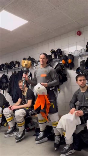 Seier 6-3 i Eidsiva! 💪 🥅: Andrusiak Karlsen Bliss Henriksen Trettenes Morrison i PP ✨ Oilers beste: Faret med tre assist 👊 Kampens kriger: Blizzard Bliss 🏒 Skudd: 21-27 ❌ PIM: 2-6 ➡️ Torsdag står Sparta amfi for tur, før siste seriekamp lørdag i DNB Arena mot Nidaros. Håper vi ses der! 👊 #sammemervisterke 🎫 www.oilers.no | Stavanger Oilers