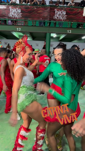 Carnaviva ® | SE ENCANTOU! ❤️💚🤍 Virginia se encanta com a passista @ketelen_vitoria1 da @granderio Com tamanha beleza e samba no pé, a gente entende a... | Instagram