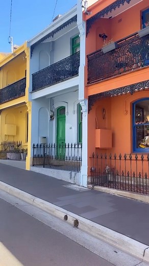 Take a stroll through pretty Paddington. With its leafy lanes, the sublime Paddington Reservoir Gardens, the cutest terraces in town, plus fantastic dining and shopping, exploring Paddington by foot is a joy. #paddington #sydney | City of Sydney