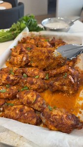 Tandoori Chicken Wings 🙌🏼 Recipe: serves 4 1kg Chicken Wing Nibbles 1 tbsp Garlic Paste 1 tbsp Ginger Paste 1 tsp Chilli (optional) 1/4 Jar Tandoori Paste 1/3 cup Greek Yoghurt Mint Yoghurt - 2 cups Greek Yoghurt 1/2 Fresh Lemon, juiced 1 tbsp Dried Mint 1 tsp Salt 1 tbsp Olive Oil Serve with steamed rice, fresh coriander and mint yoghurt 🥰 • • • #tandoorichicken #easydinner #recipesforyou #mealideas #chickenwings | Breesyummycreations