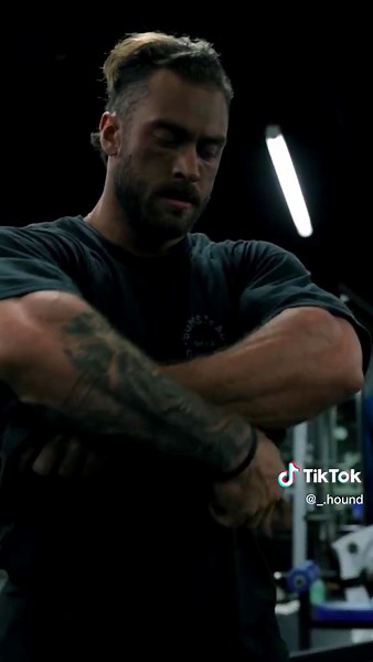Bodybuilder Chris Bumstead: Unveiling the Hoodie