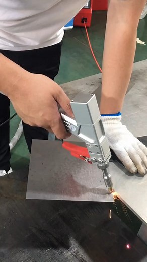 26M views · 453K reactions | the weld seam is firm and beautiful #Reels #Welder | Brus Tuch 2M Reels | Facebook