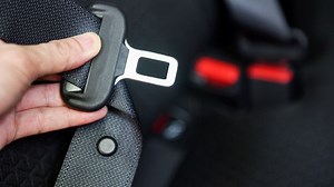 Sai a cosa serve il bottone della cintura di sicurezza?