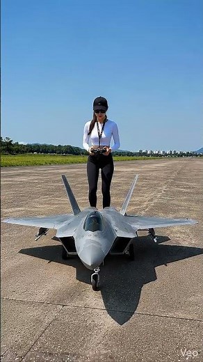 Giant RC F-22 Raptor on the Runway