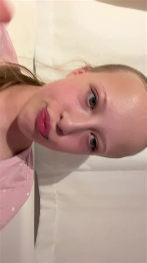 islareavil (@islareavil)’s videos with original sound - Hot Jamz 4 U 🔥🎶