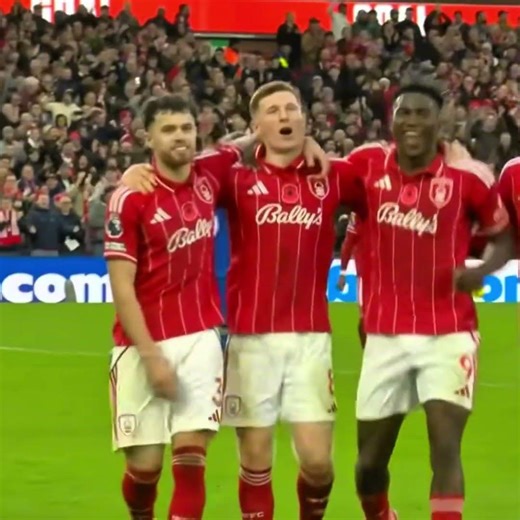 Who’s going down? ⬇️ #football #westham #wolves #burnley #spurs #premierleague #footballshorts #fyp