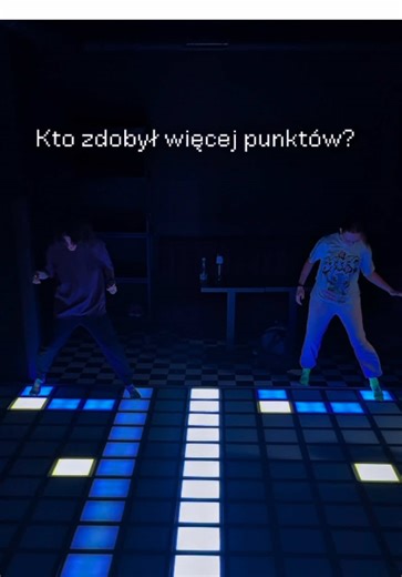Wbrew pozorom nie wszystkie gry w Pixel House polegają na współpracy 😈. Mamy też tryby nastawione na rywalizację: szybkie, dynamiczne i pełne emocji. Takie, w których liczy się refleks, strategia i chęć rewanżu. Dla dzieci to nauka zdrowej rywalizacji - wygrywania, przegrywania i próbowania jeszcze raz, bez presji, za to z ogromną dawką śmiechu. Dla dorosłych? Idealny sposób na odstresowanie i odcięcie głowy od codzienności. Wejdź do gry z rodziną, znajomymi albo ekipą z pracy j sprawdź, kto zg