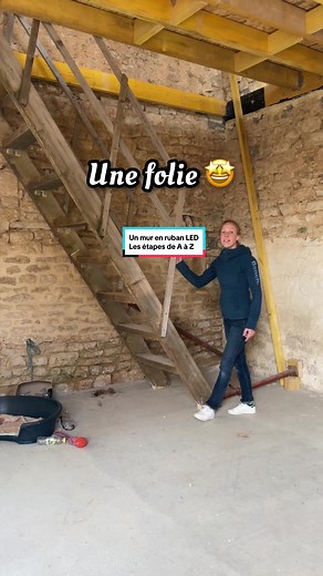 Comment créer un mur en ruban LED chez vous | Étapes détaillées dans notre vidéo YouTube