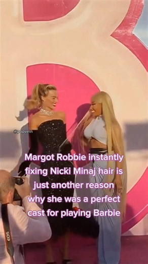 Margot Robbie fixing Nicki Minaj hair is just another reason why she was a perfect cast for Barbie 😭