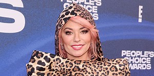 Shania Twain plays Trials and Trivialations