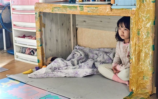 一事无成的大龄青年，收债时遇到了一个无父无母的视听障碍女孩，韩国治愈电影《对我来说非常珍贵的你》