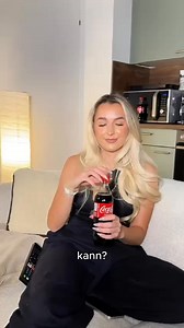 Scanne den QR, lade die App & gib den Code unter dem Verschluss ein! Gewinne erwarten dich! | Coca-Cola