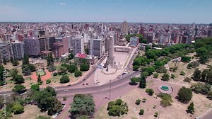 Vista aérea del Monumento Histórico Nacional a la Bandera, Monumento a la Bandera. Rosario, Santa Fe, Argentina. Bandera argentina flameando, día soleado, Belgrano, turismo, patria, nacionalismo.
