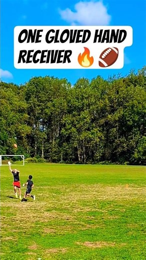 Bullet Pass + White Glove = One-Hand Catch 😮🏈 #football #warmup