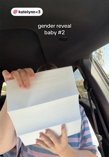 What do we think it is!? We’re so excited over here. 🥹 Also, I don’t play when it comes to my sister soooo be nice or go away. 🥰😘 #teenmom #genderreveal #teenpregnancy #boyorgirl #pregnancy