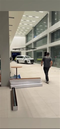 Mainit ba sa loob ng sasakyan o bahay mo? Panahon na para mag-upgrade ng window film! Sa Solrex, hindi lang simpleng tint ang inaalok namin — proteksyon at comfort ang binibigay namin. 🌞 Harang sa 100% UVR – Iwas skin damage at protektado ang interior ng sasakyan at bahay laban sa pagkupas. ❄️ Mas malamig na interior – Bawas init, bawas stress sa biyahe o pahinga sa bahay. 🔒 Dagdag privacy, malinaw pa rin ang view – Hindi mo kailangang pumili sa dalawa, dahil pareho mong makukuha. 📶 Walang si