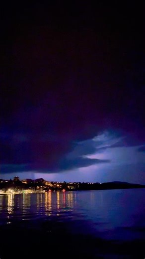Lightning over the lake ⚡️