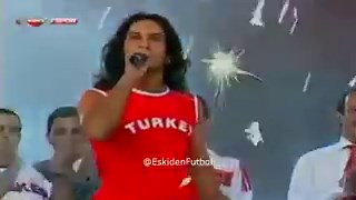 Bu ülkenin neşesi çalındı. Eskiden 3. oluşumuz bile güle oynaya kutlanırken şimdi Filenin Sultanları Dünya ikincisi oluyor bırakın böyle bir kutlama yapmayı etmedikleri laf kalmadı...