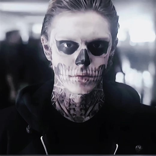 I’d still catch you soo easily #tatelangdon || The quality was so bad I even used TikTok filters on this😭 #evanpetersedit #ahs #evanpeters #fyp