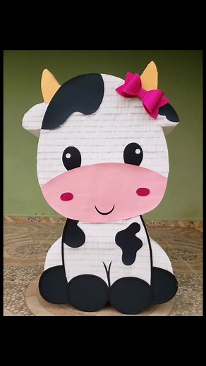 Tutorial piñata Vaquita disponible en mi canal de YouTube Creaciones Mágicas Sarahí #piñataspersonalizadas #parati #Honduras #vacalola #hechoconamor