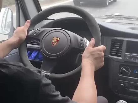 感谢 nice送的 超豪华品牌面包捷。也开通了货拉拉豪车专拉 可以让我们nicer多点💰可以冲nice。#nice #努力赚钱 #保时捷