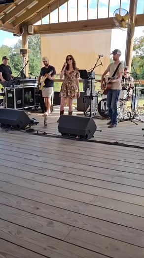 Little snippets from last weekend at Beck’s 2nd Annual Bayou Country Bash! “Dreams” by Fleetwood Mac with the Brennon T Band! #reels #singers #livemusic #fleetwoodmac #covers | Josie Oliva