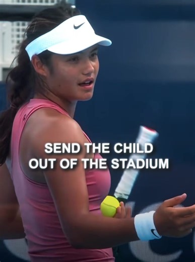 When players get distracted by the crowds 🤯 #sabalenka #raducanu #nadal