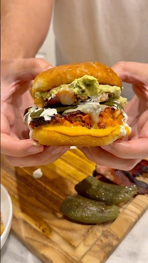 These smoked salmon burgers came together CRAZY 🔥 #heb #contentcreator #dinner #salmon #sandwich