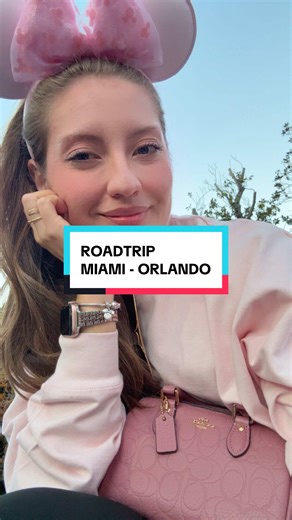 🚗✨ Roadtrip vibes rumbo a Orlando ✨🚗 Si vas manejando hacia la ciudad de la magia, prepárate porque el camino también es parte de la aventura 😍 En la ruta encontrarás estaciones súper completas con gasolina, snacks, cafés, baños limpios y hasta spots perfectos para estirar las piernas y seguir el viaje con energía 💪 📍 Tip viajero: aprovecha estas paradas para recargar — ¡tanto el carro como tú! ¿Ya has hecho roadtrip hacia Orlando? Cuéntame tu parada favorita 👇 #Roadtrip #OrlandoTrip #Viaj