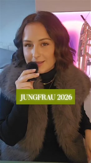 Celine Bayer ▪︎ Astrologie ▪︎ Kurse on Instagram: "Ich würde dir empfehlen, die folgenden Jahresvorschauen für deinen Aszendenten zu lesen. Bitte bedenke dabei: Das sind allgemeine Aussagen über die Zeitqualität für 2026. Sie können auf dich zutreffen – müssen es aber nicht.✨️ ➡️ Wenn du noch ganz am Anfang stehst und Astrologie gerade erst für dich entdeckst, kommentiere gern „Mini Kurse“. Dann schicke ich dir den Link zu meinem Bestsellerkurs mit über 2000 Student*innen, in dem ich dir in vier