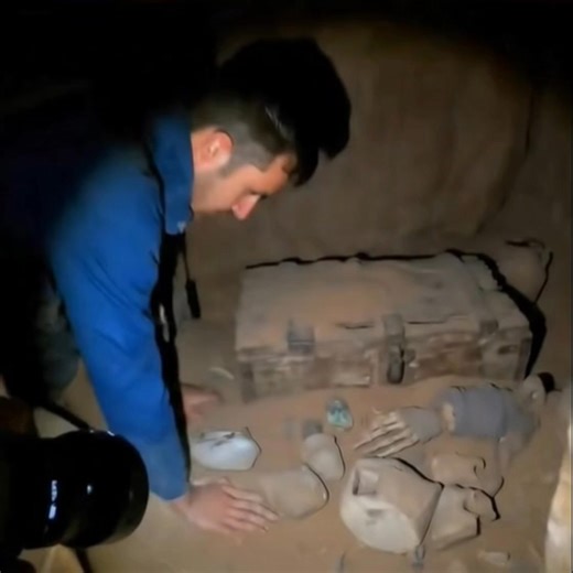 The Workers’ Tomb Beneath the Pyramid – The Forgotten Tools of Gold | Archeology & Ancient Mysteries