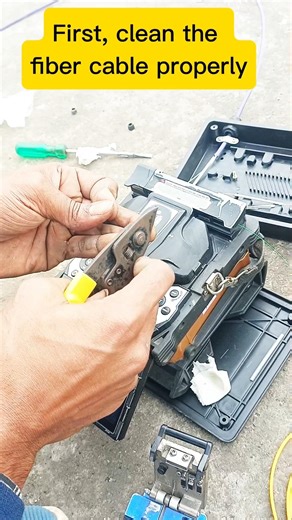 How to clean & splice optical fiber | Fiber Splicing #opticalfiber #shorts