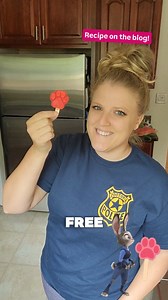 3.7K views · 238 reactions | Making pawpsicles from Zootopia - no hustle required 力 #thestarvingchef #fictionalfeastfelicia #fictionalfeast #zootopiapawpsicle #zootopiarecipes #zootopiafood #disneymoviefood #nickwildepawpsicles #zootopiapopsicles #foodfrommovies #reciperequest | The Starving Chef | Facebook