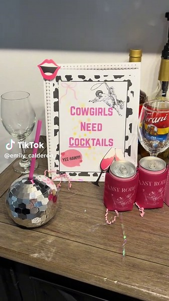 the girls rlly popped off with this Airbnb decor🤩✨ #bachelorettetrip #2026bride