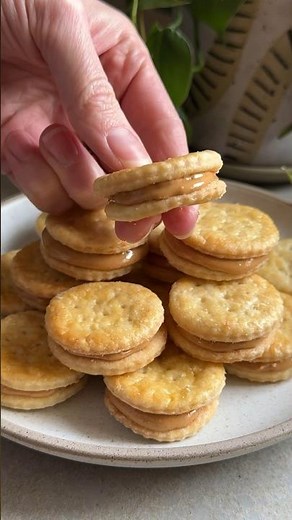 Homemade Peanut Butter Ritz Crackers #recipe #baking #shorts #homemade