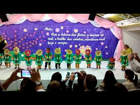 Mamãe é uma flor mamãe é um amor...