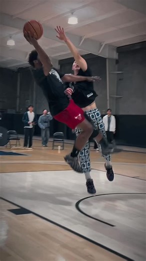 Hezi Almighty🙏🏿 on Instagram: "Im Handing Out Buckets… No Matter Where You From‼️- Hezi god‼️#JeuneEtRiche #HeziFam #TeamHezi 🚨 Go Subscribe on YouTube (Link in Bio)🚨 ✨Follow me on TikTok✨ . . . . #NBA#NikeBasketball AdidasBasketball ChinaBasketball Mexico EuroLeague NBAFinals ProTrainer Anklebreaker Explore Viral Reels FYP Foryoupage Hezi @Ballislife @Overtime @Thebig3 @breakanklesdaily @buckets @houseofhighlights @dunk @thecrewleague"